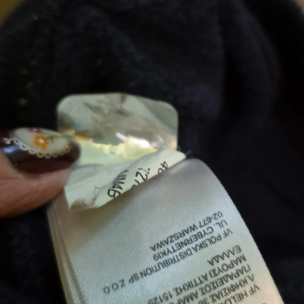 The Northface Mens SzM. Black Hoodie: Kangaroo Pocket.(#1585)